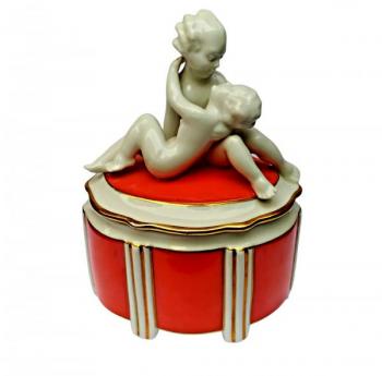 Box - porcelain - 1920