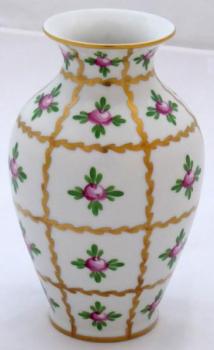 Vase with roses and golden lattice - Herend, Hunga