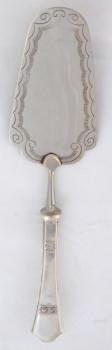 Oval shovel with silver handle