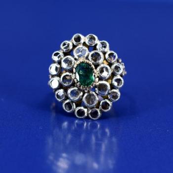 Godl ring with emerald and diamonds