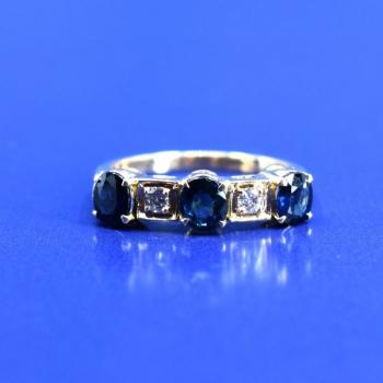 Gold ring with sapphires and diamond