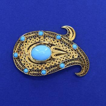 Gold brooch with turquoises