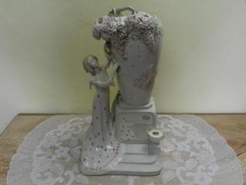 Porcelain Figurine - ceramics - 1907