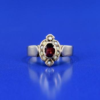 Gold garnet and pearls ring