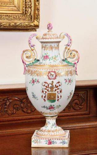 Porcelain Vase with Lid - porcelain - 1825