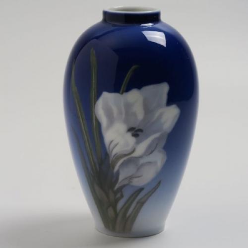 Porcelain Vase - white porcelain - 1910