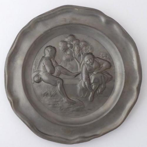 Tin plate, figural - Girl and Boy, on the dike
