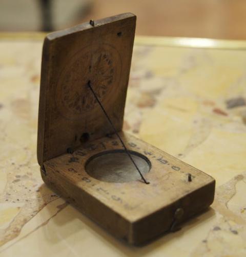 Pocket sundial with compass, 1800