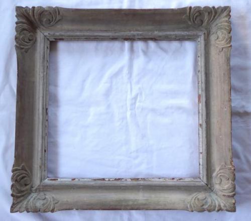 Frame with cut corners and light patina on gold ba