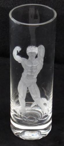 Tall glass with engraving of a bodybuilder