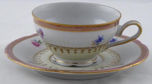 Coffee cup with pink top line and gilded ornament