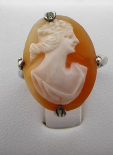 Silver ring with cameo - Portrait of a girl