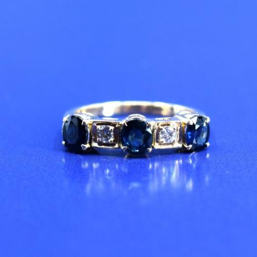 Gold ring with sapphires and diamonds, Au 700/1000/2.95 g