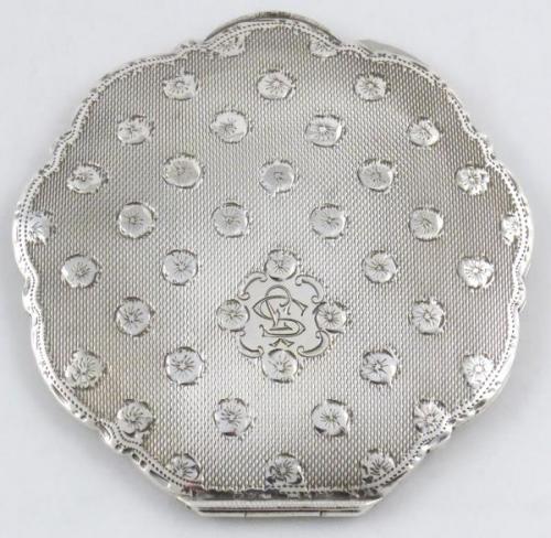Silver engraved powder box with flowers