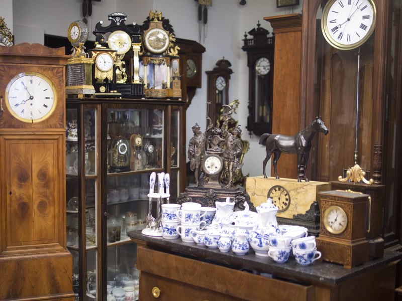 antique watch shop